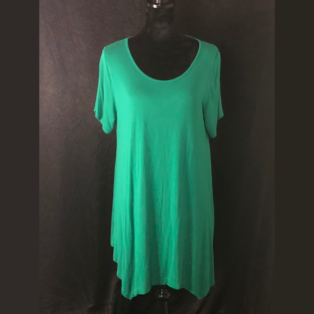 Larace green top